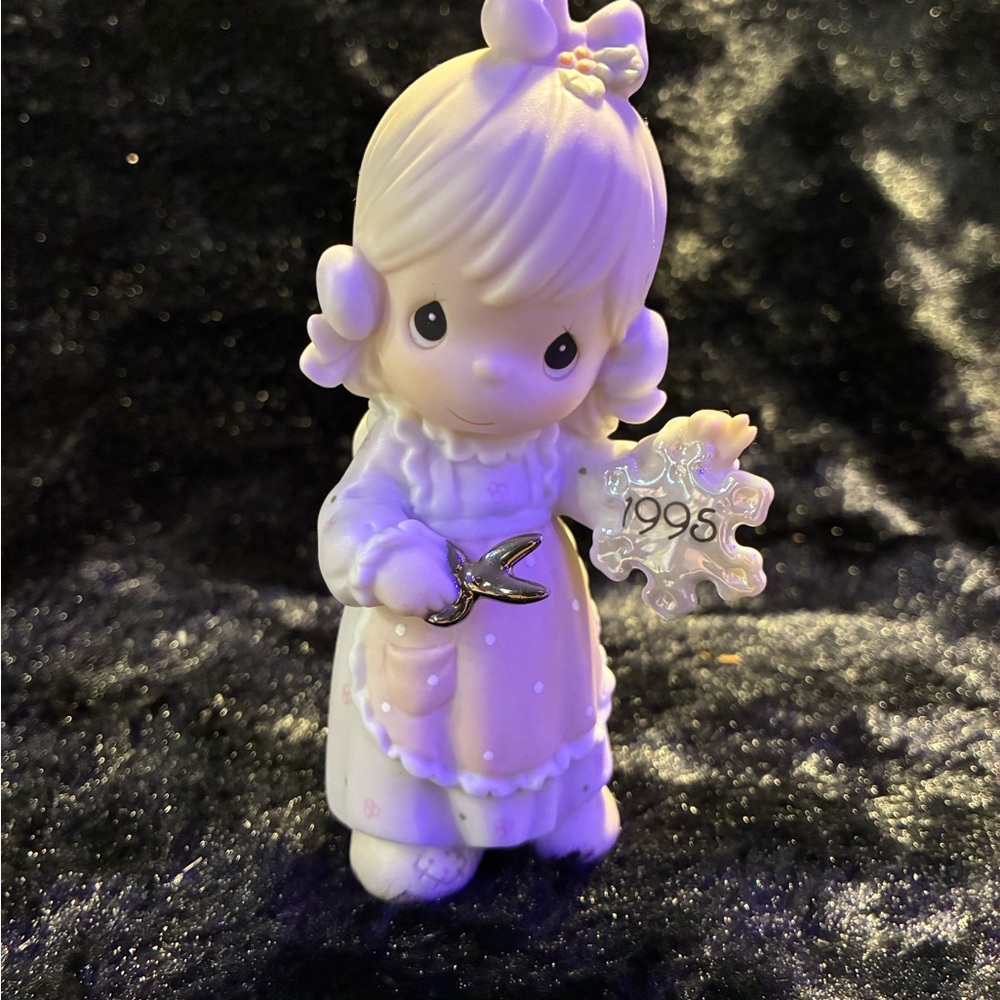 Precious Moments Vintage 1995 “He Covers the Earth with His Beauty” #142654
